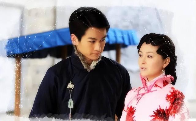 陈晓:小日子过得挺好的,吻老婆这幕太经典!