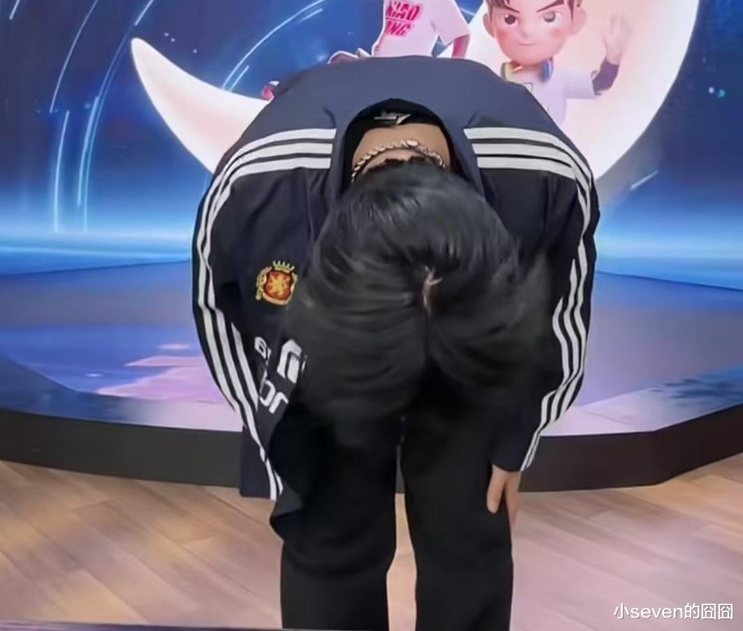 小杨哥复播！本人鞠躬道歉，三只羊主播集体回归，在线人数破10万