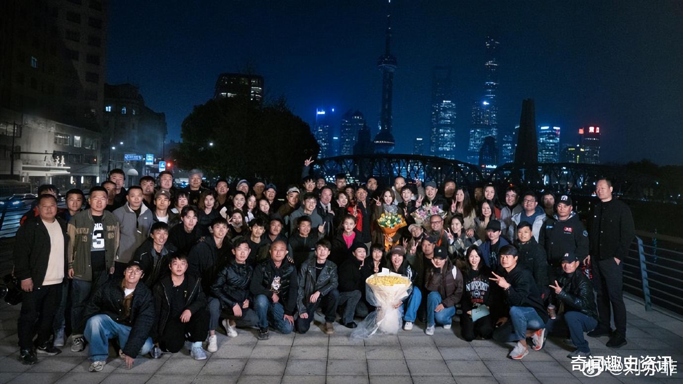 刘亦菲发文感谢所有人,谢谢大家的专业和热忱,让玫瑰绽放