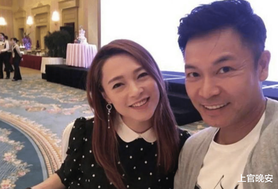 郭晋安又帅回来了！面部自然，不再僵硬似蜡像，网友：终于收手了