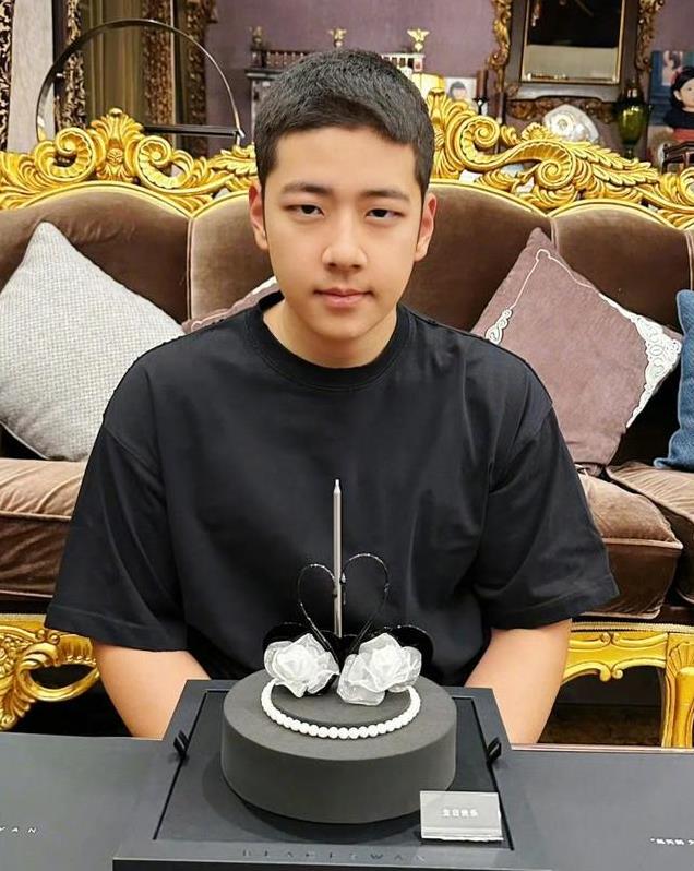 《爸爸去哪儿》五位萌娃现状,天天身高近一米九,Ange美到认不出