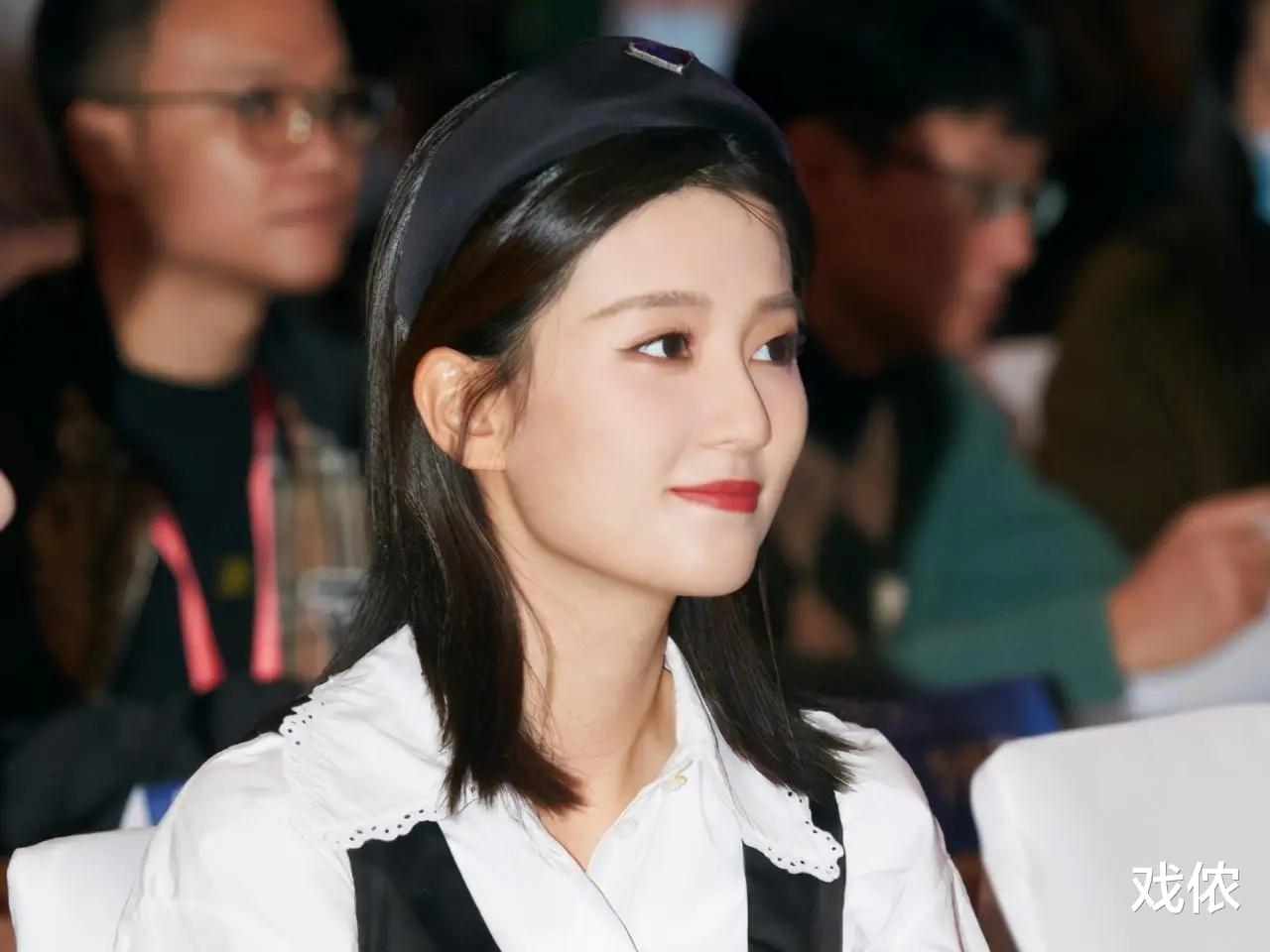 乔欣被家族安排联姻，和相亲对象见面后，乔欣果断做出了一个决定