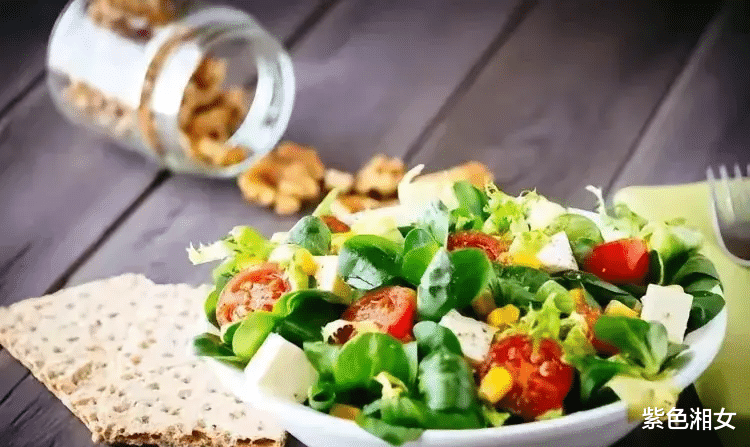 成龙老了,李连杰老了,周星驰也老了而68的他看起来像30岁