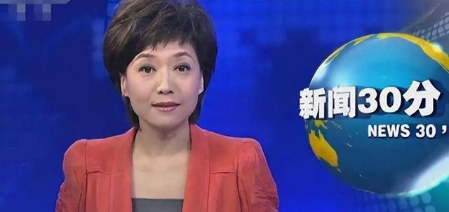 央视主持贺红梅：27岁上新闻联播，搭档康辉传绯闻，56岁婚姻成谜