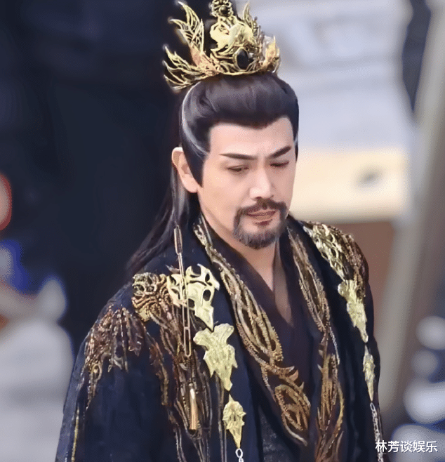 不会尴尬吗？48岁张智尧给33岁成毅演爸，同框一出，我被吸引了