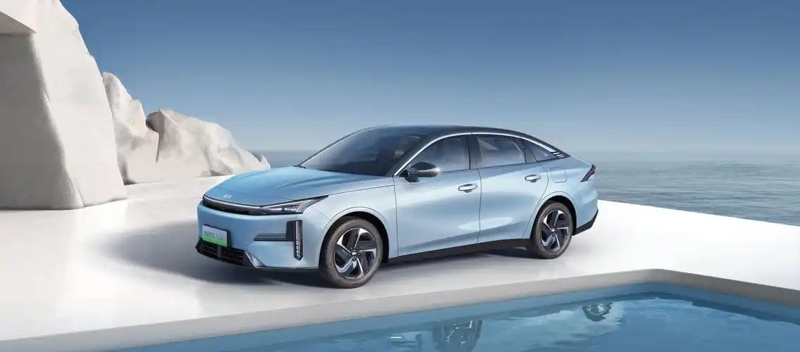 银河L6EM-i深度解析：7.98万起，2L级油耗，10万级家轿新标杆？