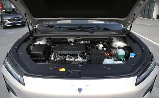 五菱再造神车，油耗3.9L+双独悬，仅9.98万，银河星舰7压力山大？