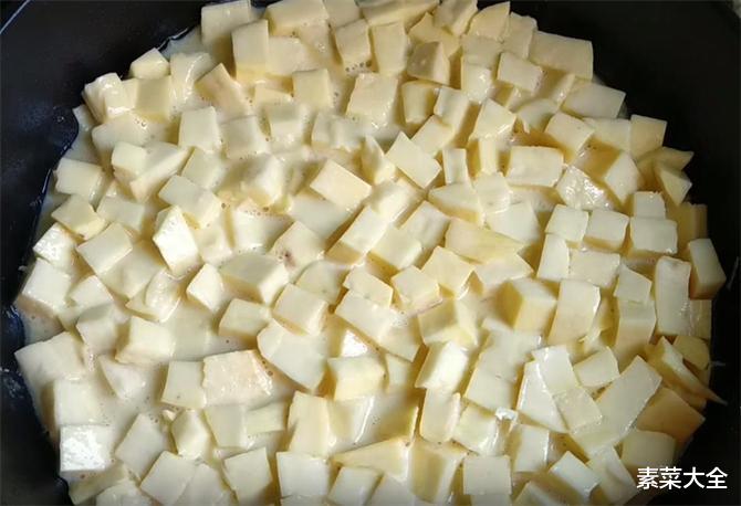 一根红薯,加点淀粉,不蒸不煮,筷子一搅,10分钟做出香甜小零食