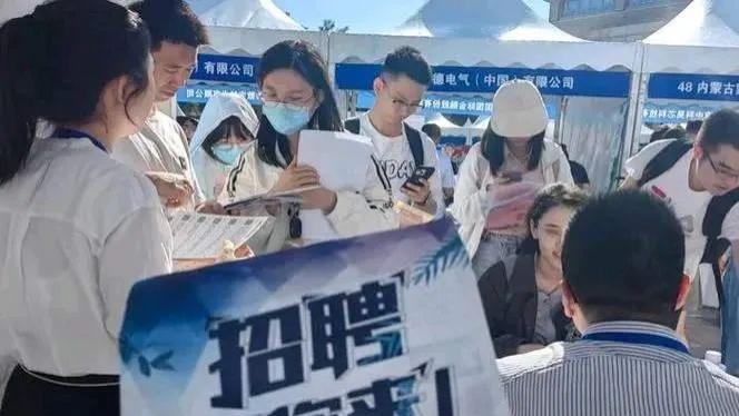 文科生就业危机：这5个专业毕业生严重饱和，2024届学生要慎重报考！