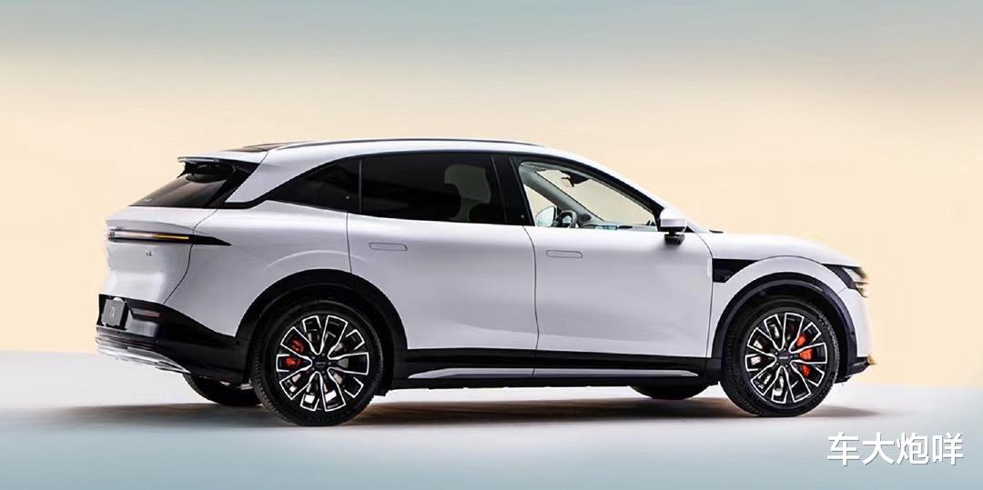 这下放心冲了吗?极氪高管:极氪7X所有硬件一年之内无升级计划