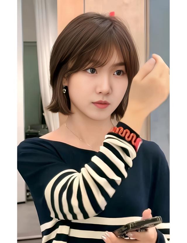 人到中年头发别剪太短!这“4款”中短发刚刚好,显年轻有气质