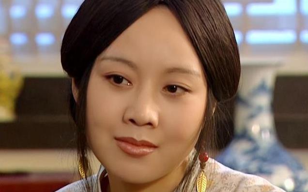 风情女人“闫妮:离婚后曾多次老牛吃嫩草”,为何还未婚