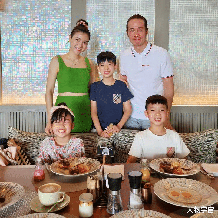 他是TVB视帝有生意头脑，逆市开6家门店，煮咖啡给老婆，前女友走宝