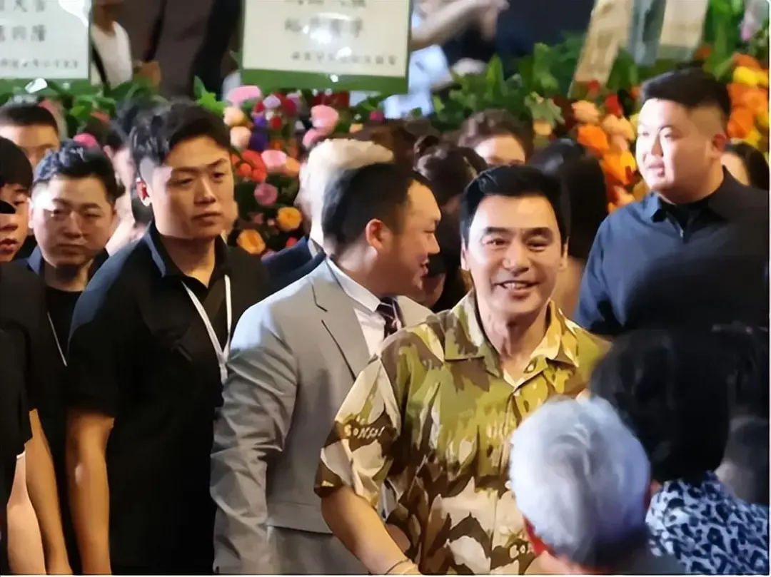 香港这一夜,小杨哥的江湖地位展现的淋漓尽致,TVB众星为其站台