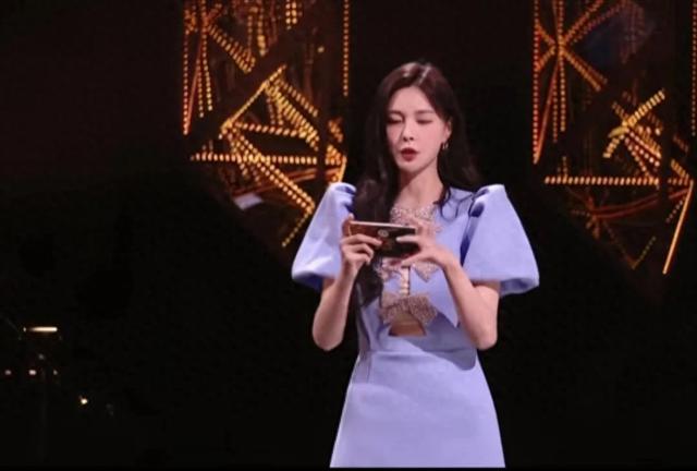 希亚|笑yue了！海来阿木VS凡希亚，网友：阿木你给我冲冠军