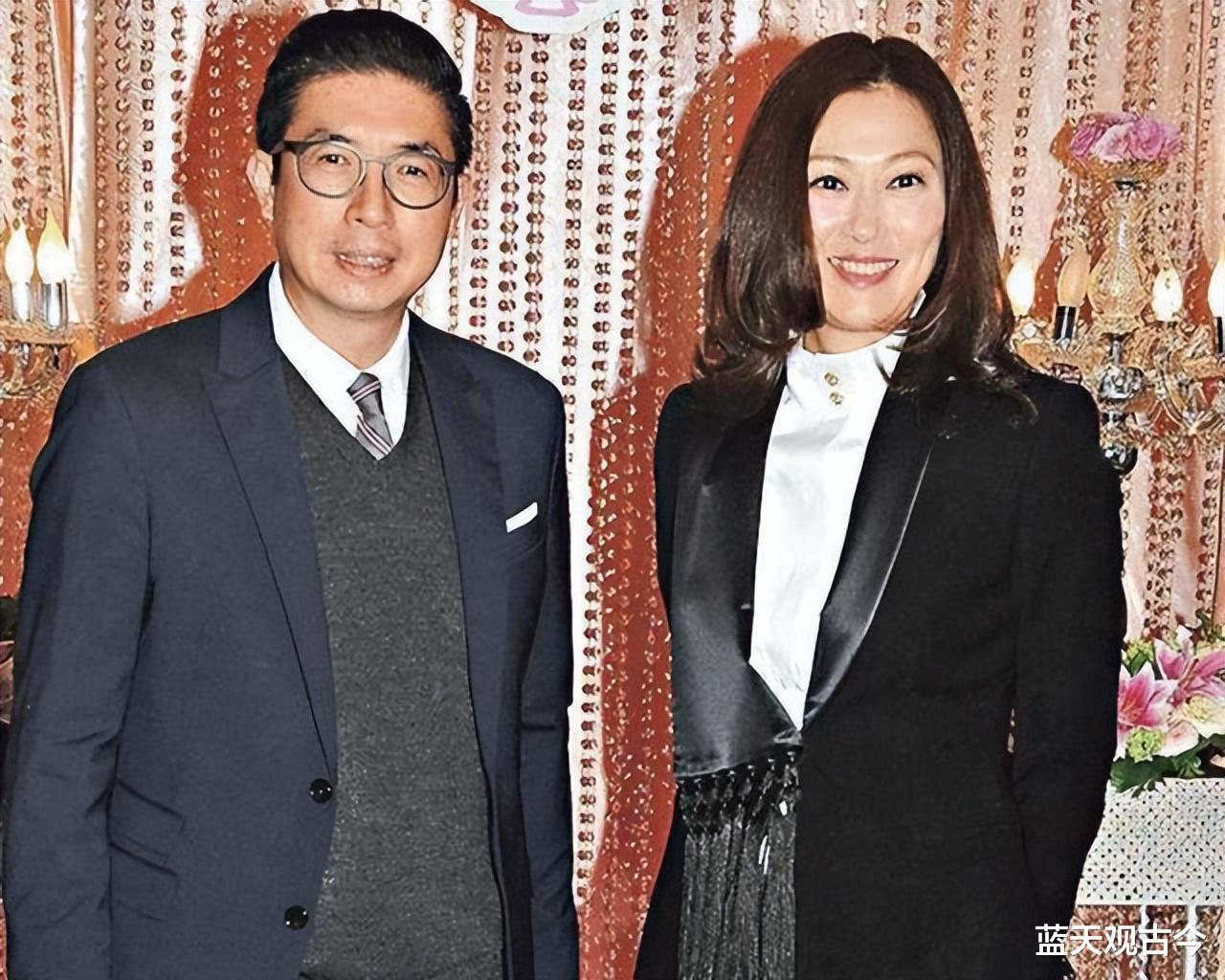 她是香港富豪前儿媳,生2子1女被撵出家门,如今老公新欢小她34岁