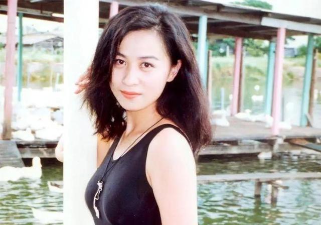 刘嘉玲彻底崩溃!当年被绑架照片全泄露,结婚17年无子真相大白