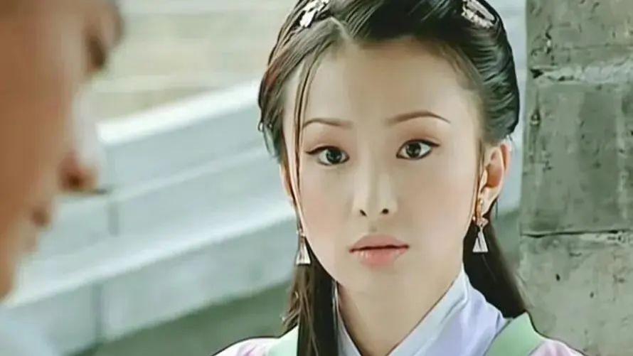 演完《倚天屠龙记》22年后演《墨雨云间》，差点没认出，年轻时好美