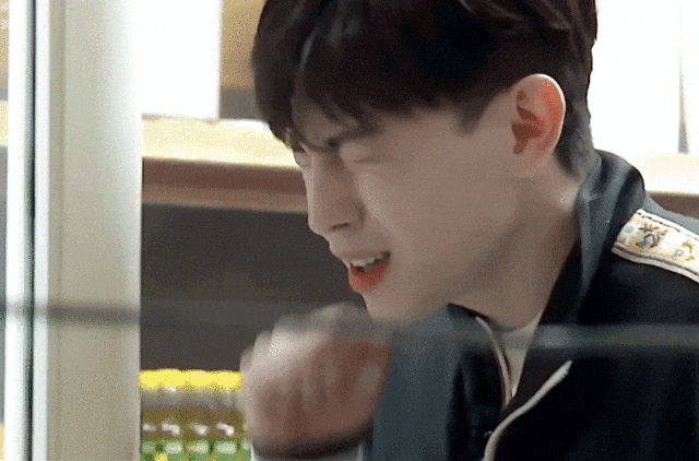 邓伦到三线小县城接商务合作,面容憔悴!网友:老了这么多?