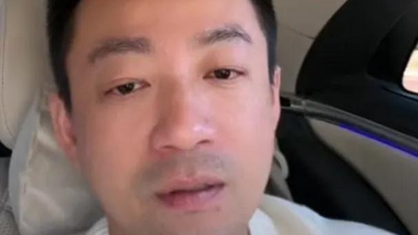 汪小菲求婚成功后首露面，带未婚妻出门溜达，面容憔悴眼底发红