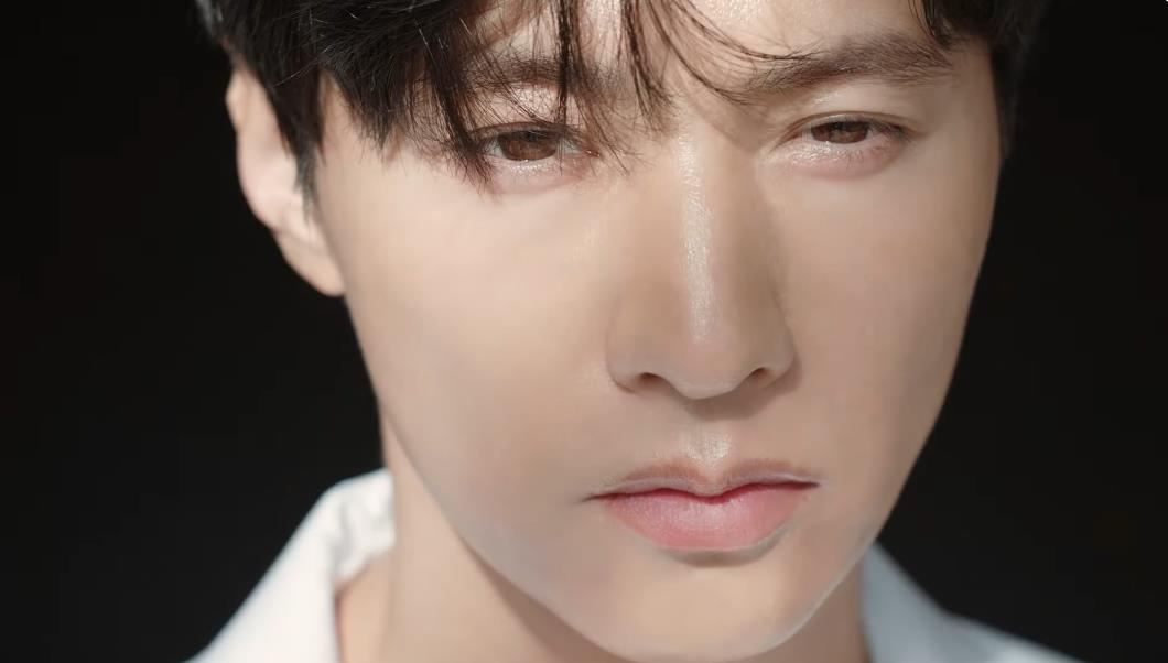 空白期长达15年，韩国知名男星久违现身，引发韩网友热议