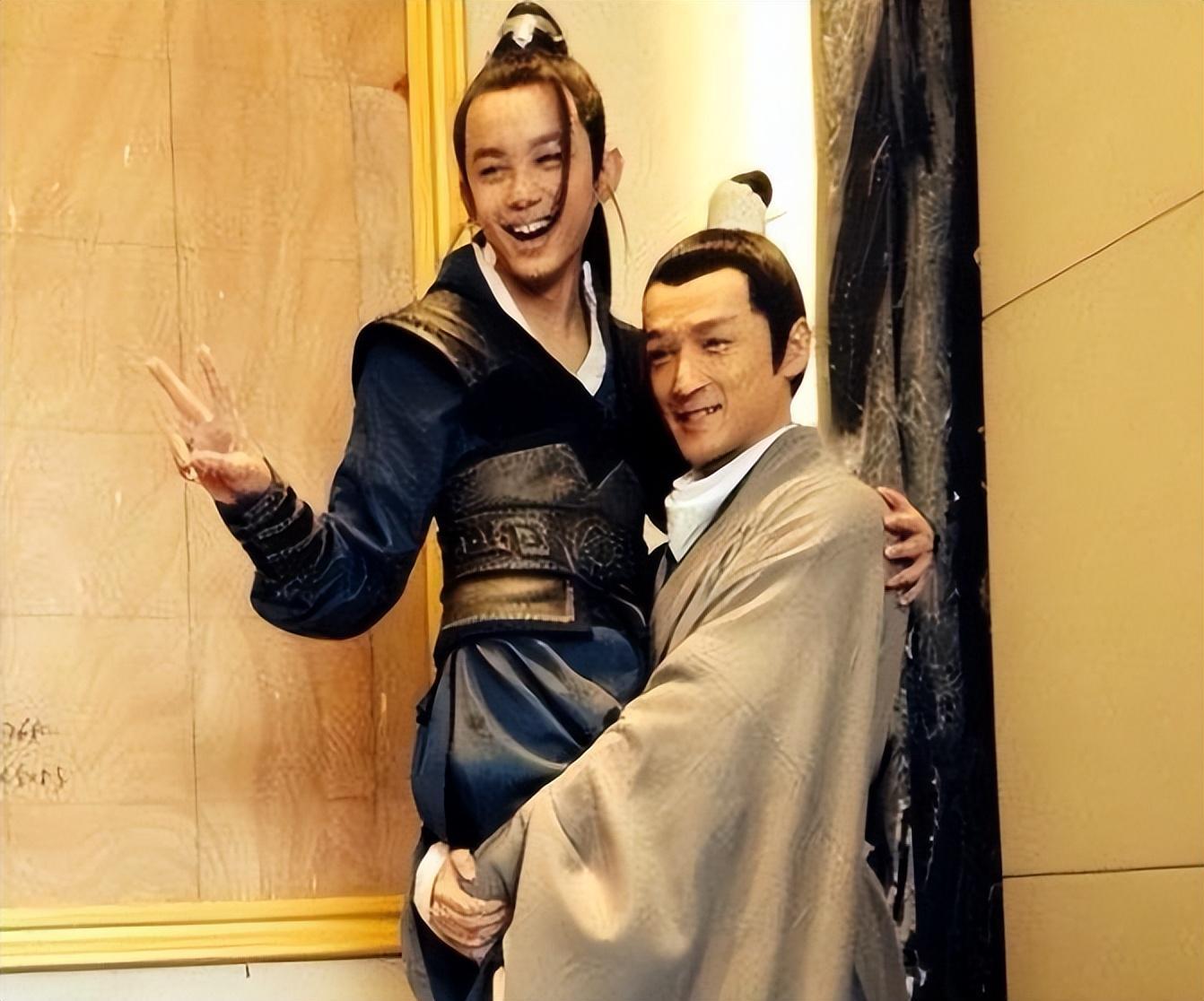 吴磊,海报被撤,直播被叫停,当红演员走到这一步,究竟是谁的错???