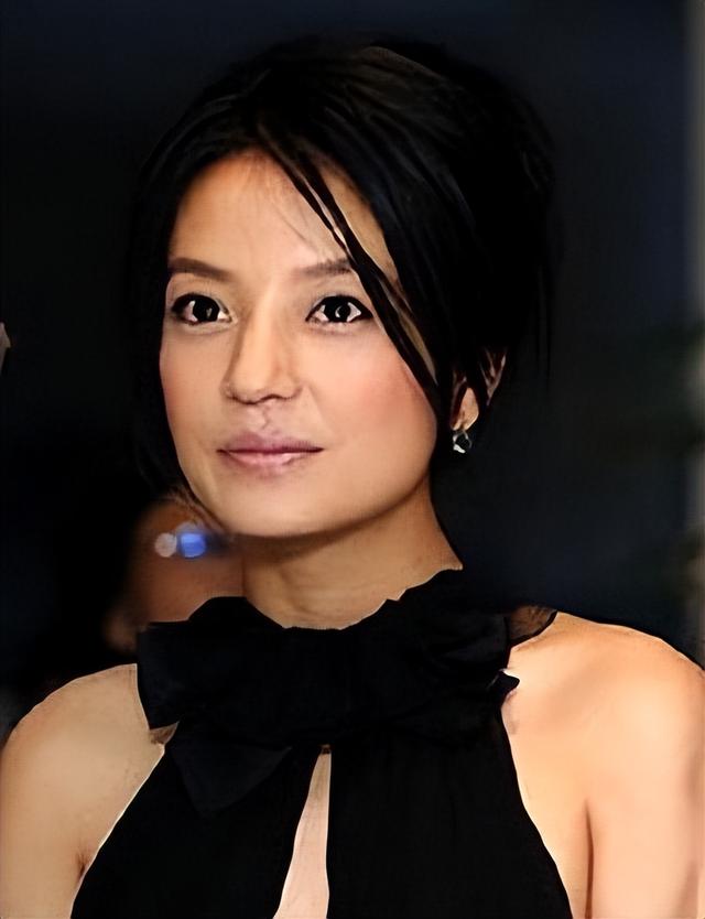 赵薇母亲魏启颖：儿子离婚分走5.2亿，女儿消失荧屏，丈夫也去世