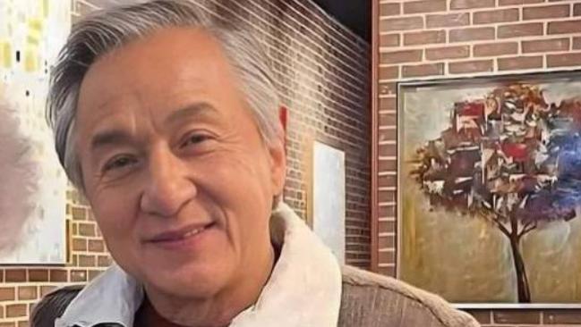 60+香港男神老了，成龙白发，郭富城脸上有斑，刘德华也逃不过