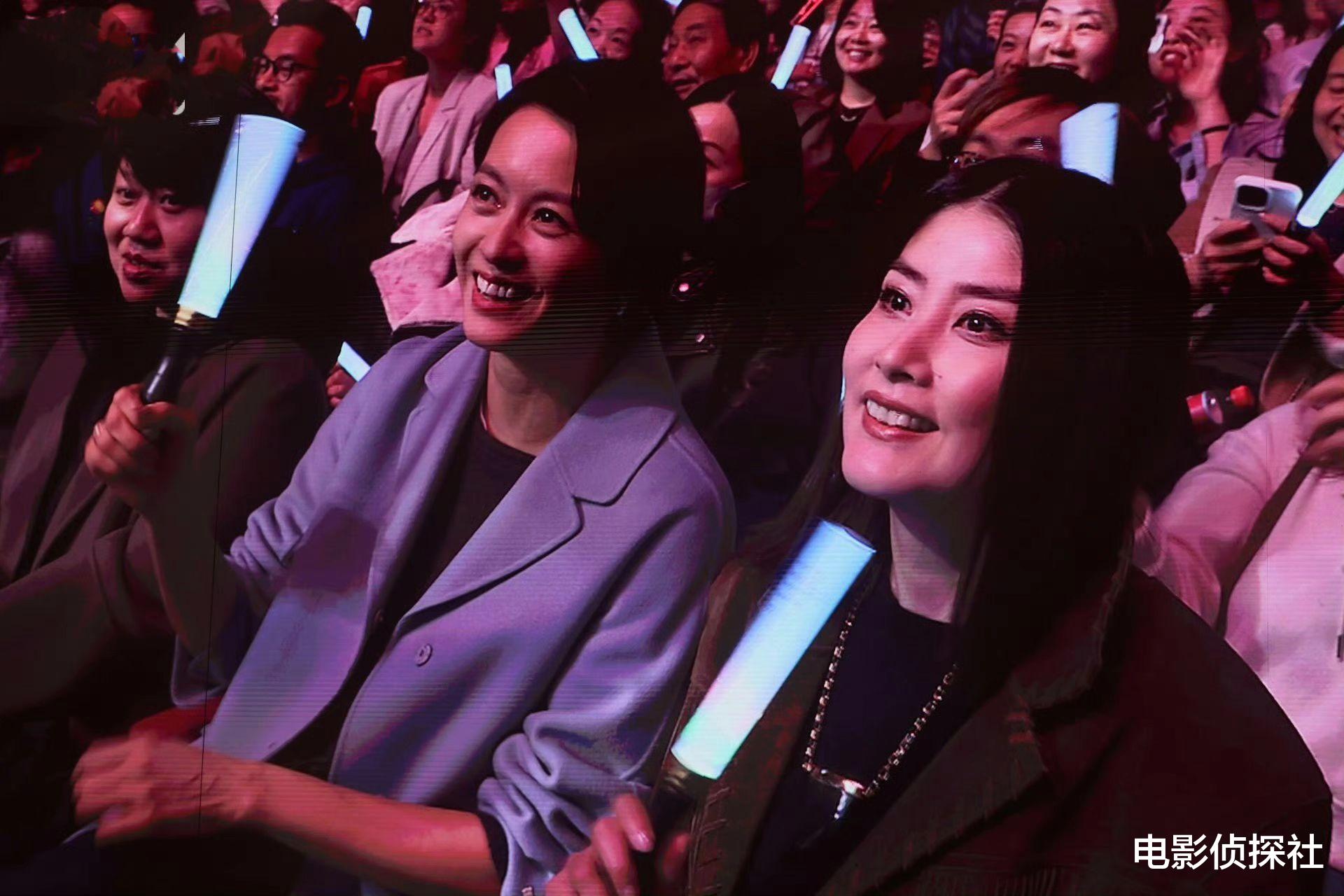 52岁陈慧琳现身刘德华演唱会,状态好一点不显老,比48岁梁咏琪还要年轻
