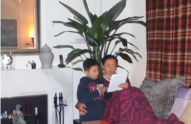 生恩不如养恩？金星20年前领养的三个孩子，如今长大成人后咋样？