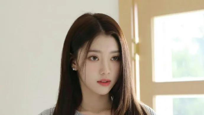 组合在走下坡路，她却选择续约？她能够实现翻盘吗？