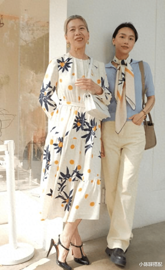 为什么我劝中年女人:穿裙子不要乱披发?看了这几组对比就懂了