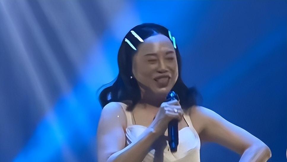 知情人不再隐瞒，坦白黄绮珊唱《难忘今宵》内幕，原来我们都被骗了