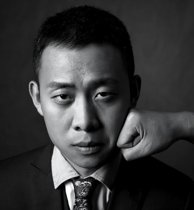 带着儿子二婚嫁影帝张译，如今18年过去，才知道她嫁的有多值