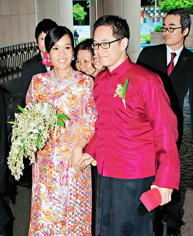 她才是顶级名媛,哥哥千亿富豪,丈夫百亿富豪,爷爷创立了周大福