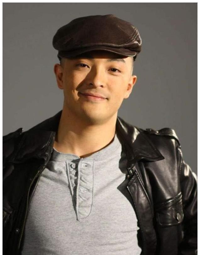 演员富大龙:结婚12年0绯闻,却为何到了46岁,妻子跟他离了婚?