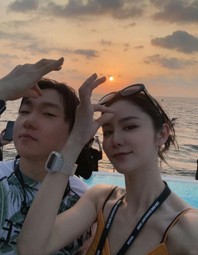 张馨月参加王嘉尔生日派对,网友 -太美了!