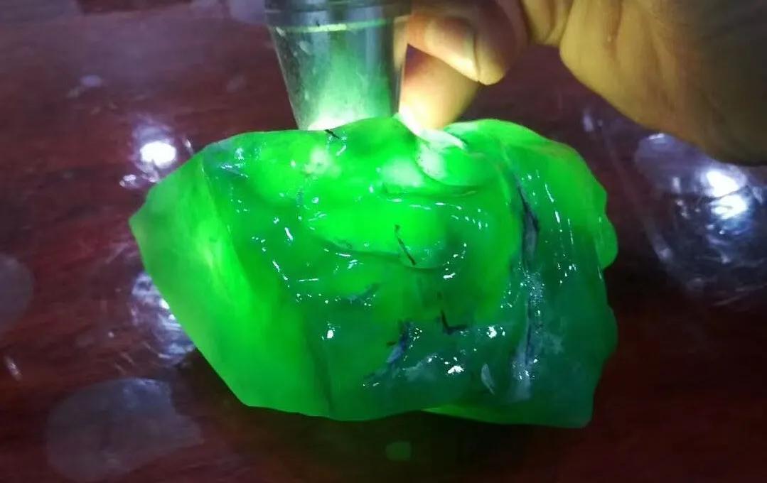 买翡翠不上当：一文让你了解翡翠的等级、水种和收藏持有价值！