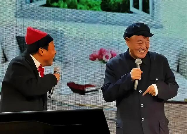 赵本山纽约演出调侃总统，票价高达万元，现场突发意外，画面流出