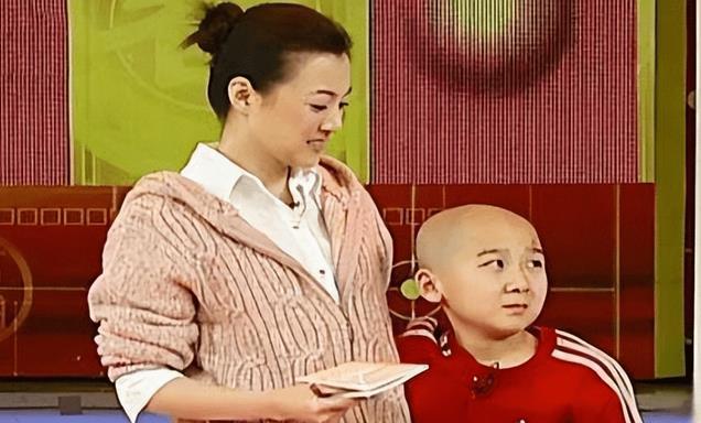 她连登5年春晚是冯巩御用老婆，却被送精神病院，50岁的她怎样了