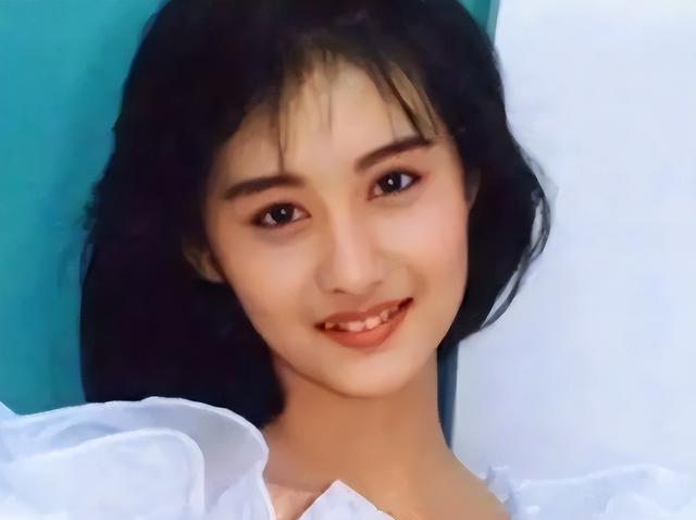 4位美得惊人的“狐狸眼”女星,个个风情万种,回眸一笑百媚生