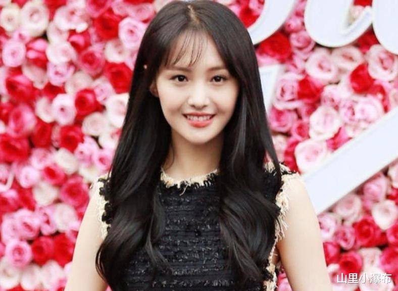 郑爽海外近照曝光,穿名牌染黄发似精神小妹,网友:她怎么变成这样?