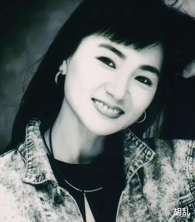 原来她早已离世!死讯被“隐瞒”一个月,死后还留下40亿遗产