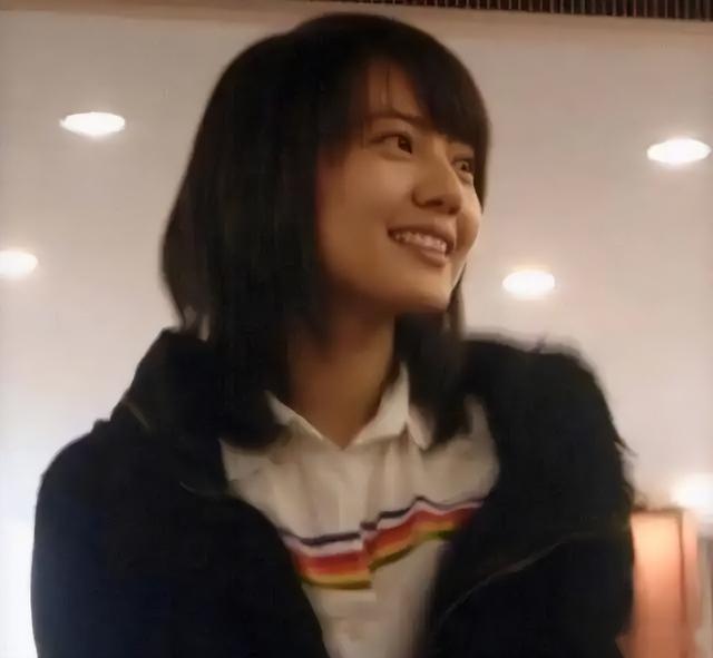 高圆圆“高中旧照”被曝出,班主任:至少10个班的男生在追她!