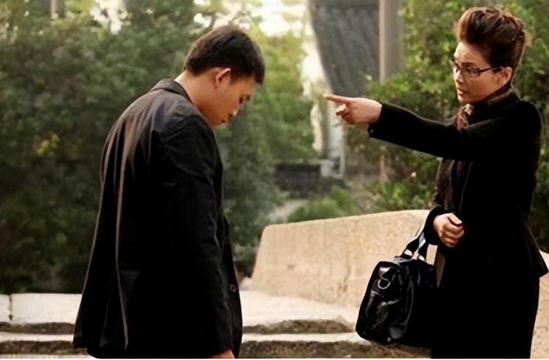 带着儿子二婚嫁影帝张译,现在18年过去,才知道她嫁的有多值