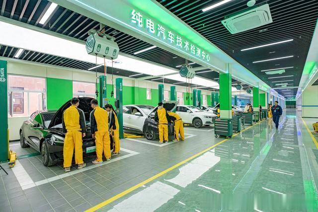 2024年成年人学什么技术比较好呢？