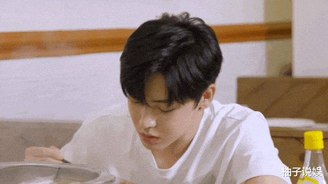 花少松弛姐惹怒全网，对金晨、陈好行为不友善