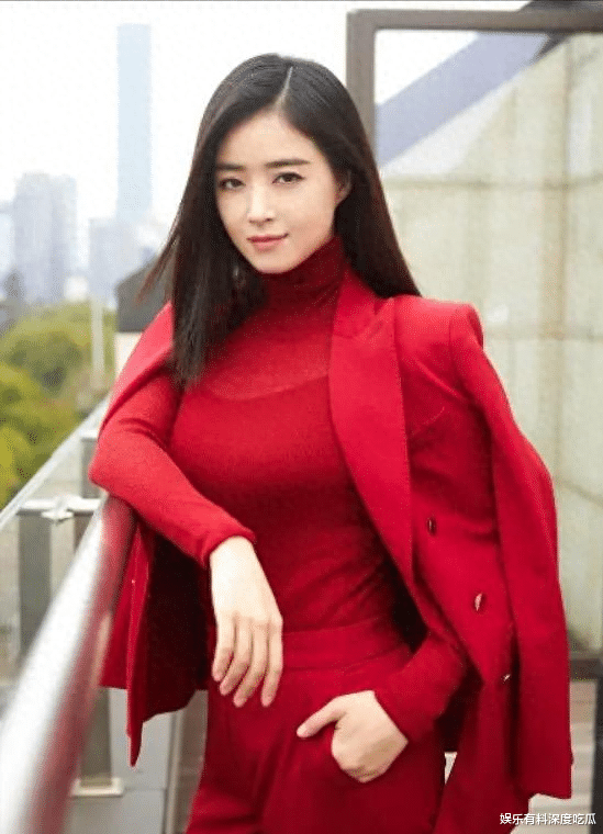 蒋欣 微胖界的扛把子!41岁身材依旧曼妙,事业更是风生水起