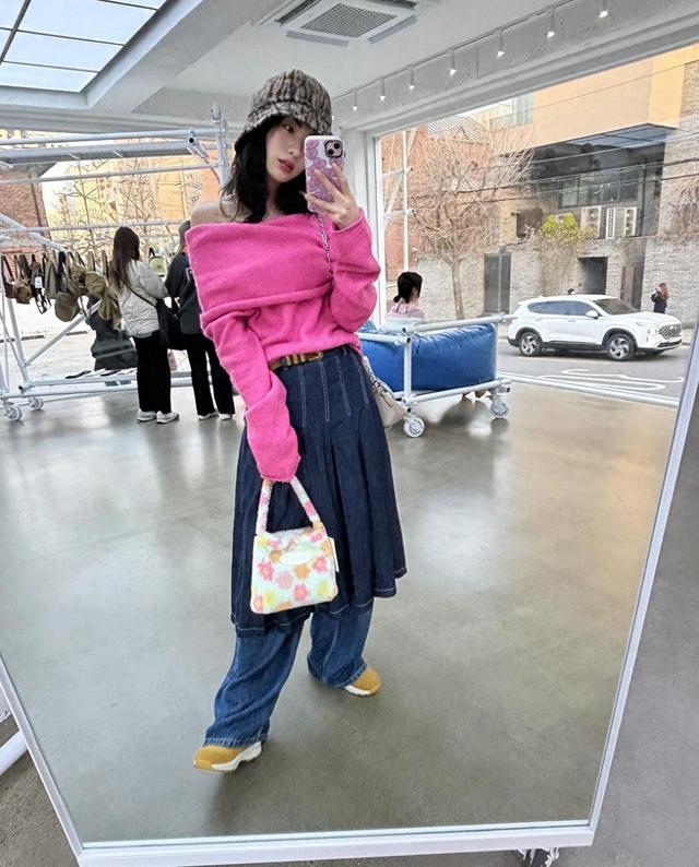 2024年流行在裤子外面穿裙子！3套搭配方法，职场逛街拍照都很酷