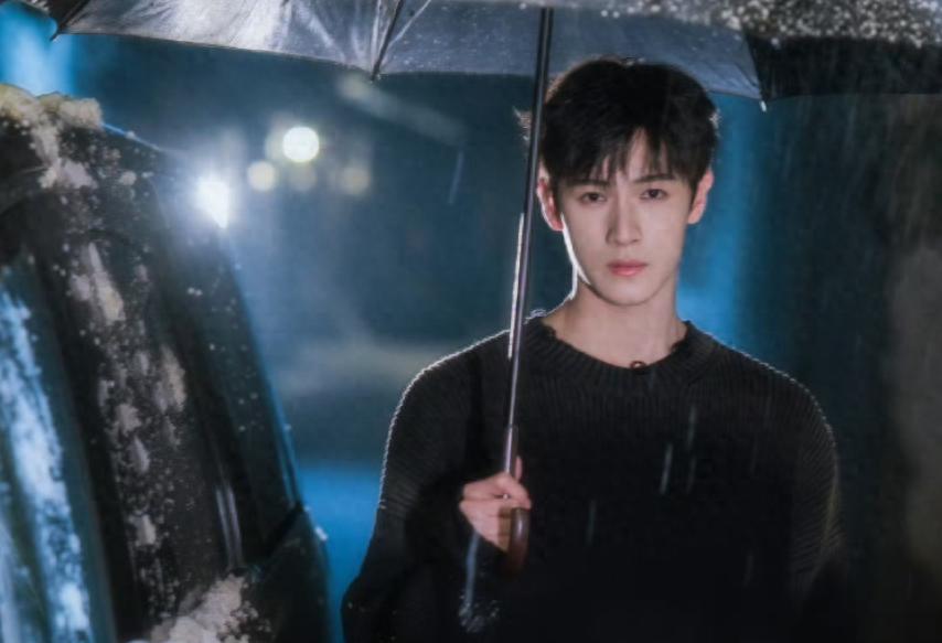 李昀锐竟撞脸“童年古装男神”,这长得也太像了,完全可以演父子